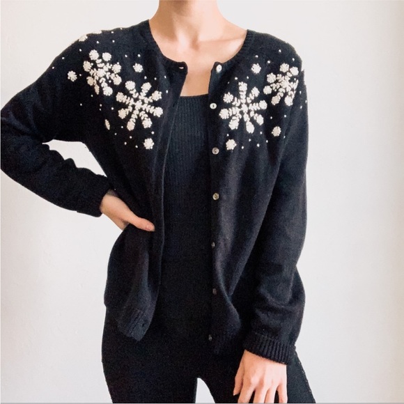 Eddie Bauer Sweaters - Eddie Bauer Vintage Collectibles Cardigan - Snowflakes Angora Rabbit Wool - M L